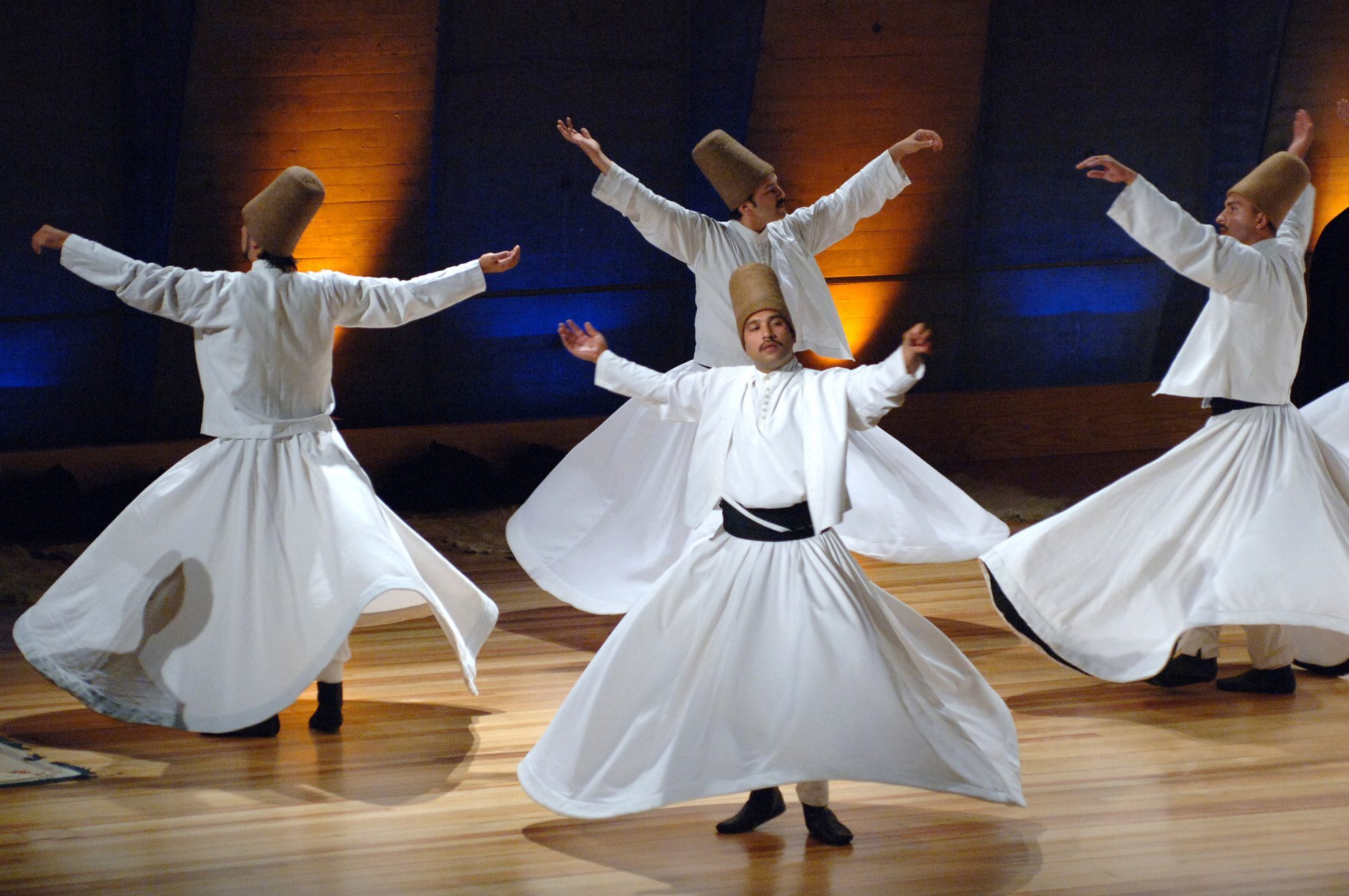 Мусульманский танец. Мевлеви дервишей (Турция). Турция танец дервишей. Танец суфийских дервишей. Танец суфиев дервишей.